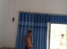 Homestay Saptia Dewi, hotel v destinaci Sengkol