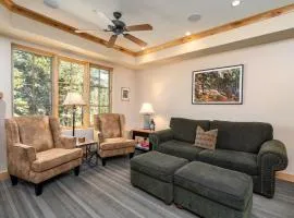 Luxurious Modern Condo! - SM #207
