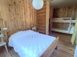 Chambre Cèdre, hotel v destinaci Cadéac