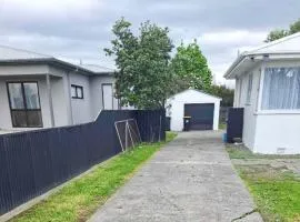 Entire Property in Takaro Minutes to the City Early check in on request