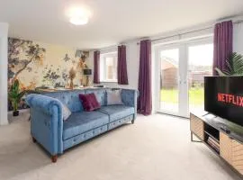 Modern 4 Bedroom House-Sleeps 7-Parking-Nr Hospital-Contractors Stay