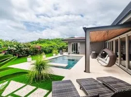 Contemporary Villa 3 BD 3BA Pool