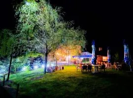 Pensiunea La Taverna