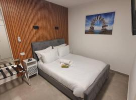 Ryo 19 דירה במלון בוטיק 2 דקות מטיילת בת ים, hotel v destinaci Bat Jam