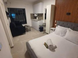Ryo 22 דירה במלון בוטיק 2 דקות מטיילת בת ים、バト・ヤムのホテル