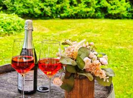 Walk to Lake - Old Town Retreat, hotel i Niagara-on-the-Lake