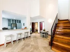 New Modern Villa Walking Distance to Beach