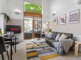 Sleek Modern City Apartment, hotel in Milton Keynes