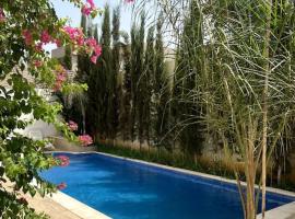 RDC Villa Piscine Birtouta, hotel i Birtouta