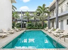 3 Bd Condo Pool Great Location