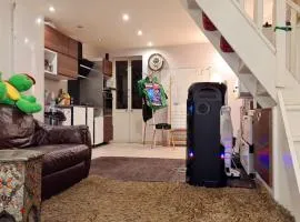Chambre meublée dans une maison haut de gamme avec jardin proche métro