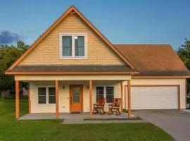 3 Bedroom House 5 Min Walk to Square