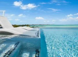 Maresia Villa - Luxurious Villa with Infinity Pool, Rooftop and Amazing Views