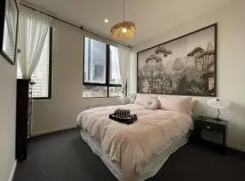 2BR CBD sunlit residence - Bourke Street shops