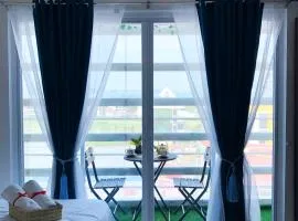 Next to SM Mall, Modern 1BR with Balcony & Pool