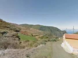 Villa Palomino - Sleeps 4 - Parking - Pet Friendly