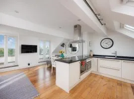 Stunning Penthouse Apartment - Sea view - Plymouth - Parking - By Habita Property