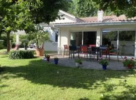 Idéalement situé - superbe jardin - 200m plage