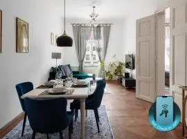 Main Square Apartments & Rooms