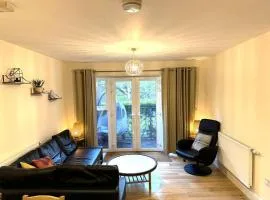 Spacious 1BD Orpington Flat, 20 min to Central LDN