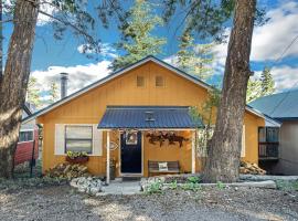 Eagle's Nest - Hot Tub, Deck & Prime Location cabin、クラウドクロフトのホテル