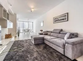 Restful Retreat Modern apartment & large spaces