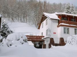 Čern&yacute; Důl 241, hotel con alberca en Čern&yacute; Důl
