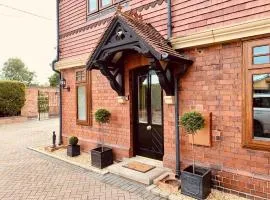 Stylish two bedroom apartment near Rookery Hall