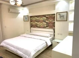 شقة ارضي بحديقه فيو مسبح داخل كمبواند Zayed Regency الشيخ زايد رقم الهاتف صفر صفر اتنين صفر واحد واحد صفر اتنين اربعه ثلاثه صفر 222