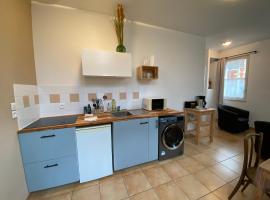 Appartement familial centre et plage, hotel in Soulac-sur-Mer