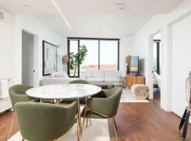 Back-Bay Upscale Central Penthouse W Roof-top