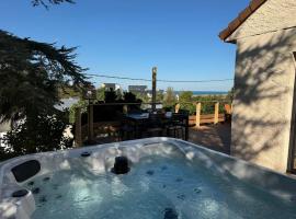 La Villa de l Observatoire jacuzzi vue mer, khách sạn ở Donville-les-Bains