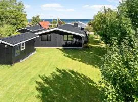 3 Bedroom Stunning Home In Strøby