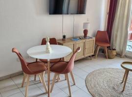 Appartement vue mer avec piscine, hotel en Théoule-sur-Mer