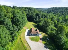 Buck Run - a secluded cabin in Rockbridge, OH