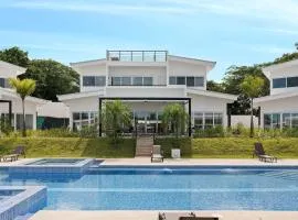 Modern Villa 5 BD 4 BA Large Pool