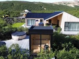 Modern and family friendly Chalet with Ouside Spa - Birta Rentals