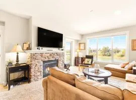 Seaside Waterfront condo walking to downtown and beach