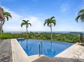 Spacious Villa with Infinity Pool & Ocean View