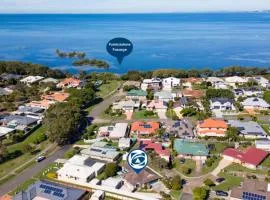 Family Holiday Home At Sandstone Point
