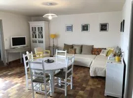 Appartement T3, avec terrasse, place de parking privée