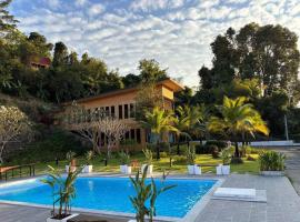 Architect's Country Villa & 10m Pool near Khao Yai, hotel em Nakhon Nayok