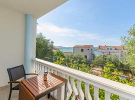 Apartments Rosanda, hotel in Pirovac