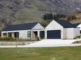 Beautiful Haven - Stunning Luxury Home - Queenstown - NEW!!