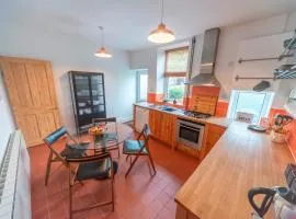 Spacious Garden Home in New Mills - Pet Friendly - Pass the Keys