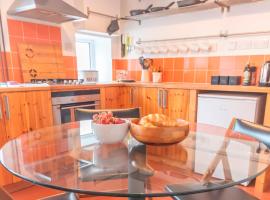 Pass the Keys Spacious Garden Home in New Mills - Pet Friendly, hotel v destinaci New Mills