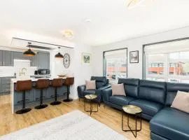 Stylish 2 Bed Flat in Warwick with Private Parking - Pass the Keys