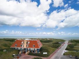 Strandhotel Buren aan Zee, hotel de playa en Buren