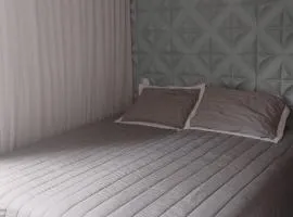 Quarto triplo com piscina próximo a Basílica