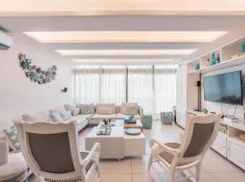 Unique gem penthouse in playa bonita